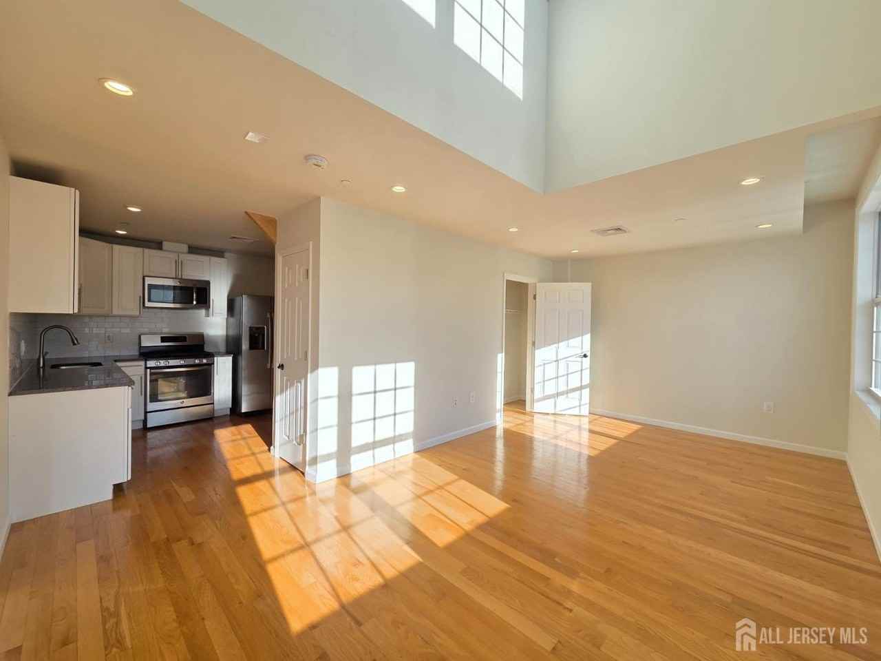 120 Georges Rd #312 - Photo 4 of 35