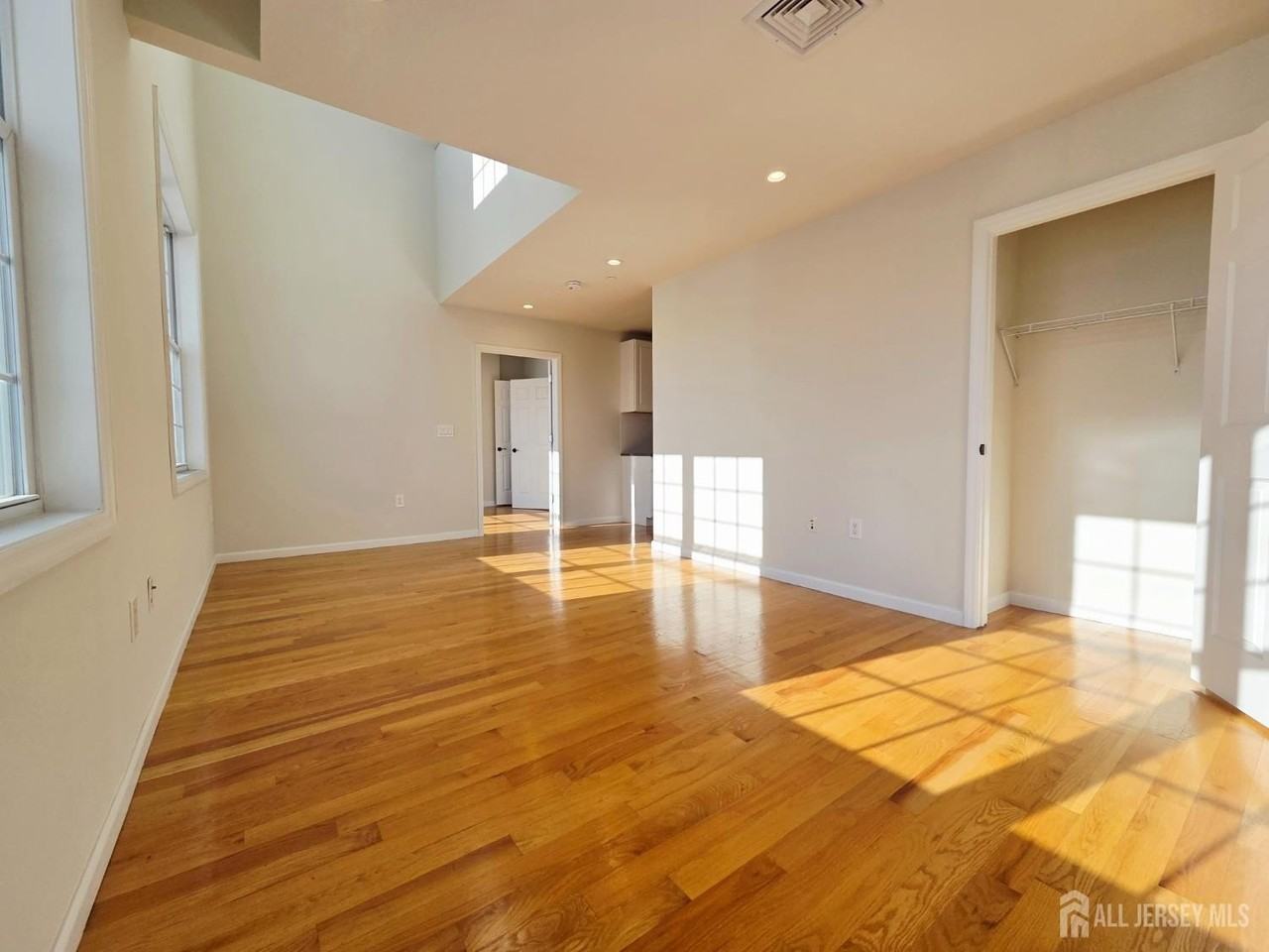 120 Georges Rd #312 - Photo 6 of 35