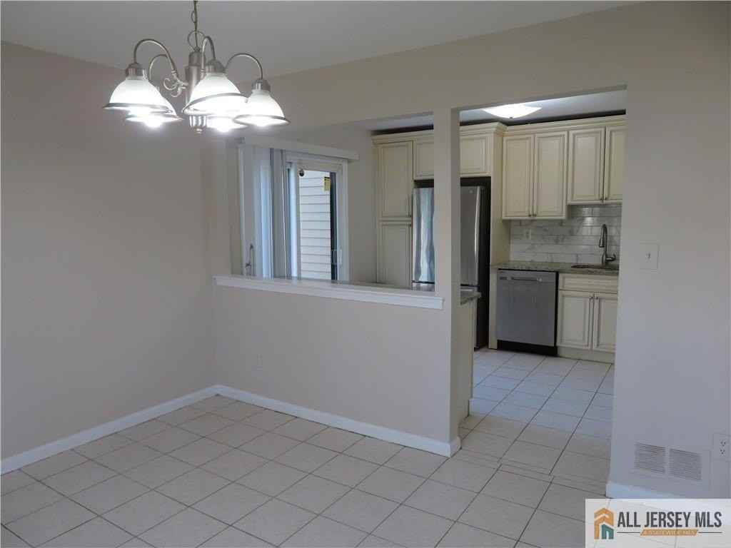 601 Maplecrest Rd - Photo 5 of 27