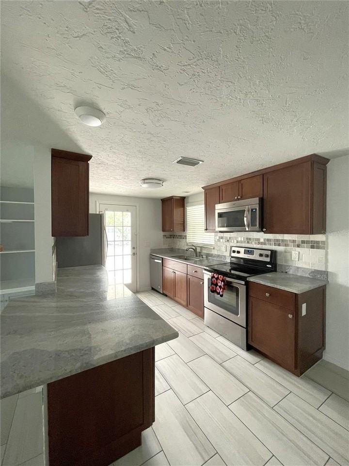 6405 White Sands Ter - Photo 7 of 29