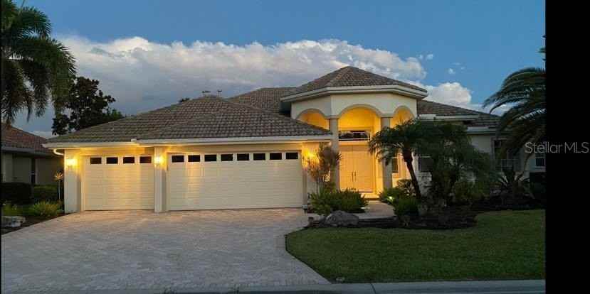 2933 Seasons Blvd - Photo 2 of 20