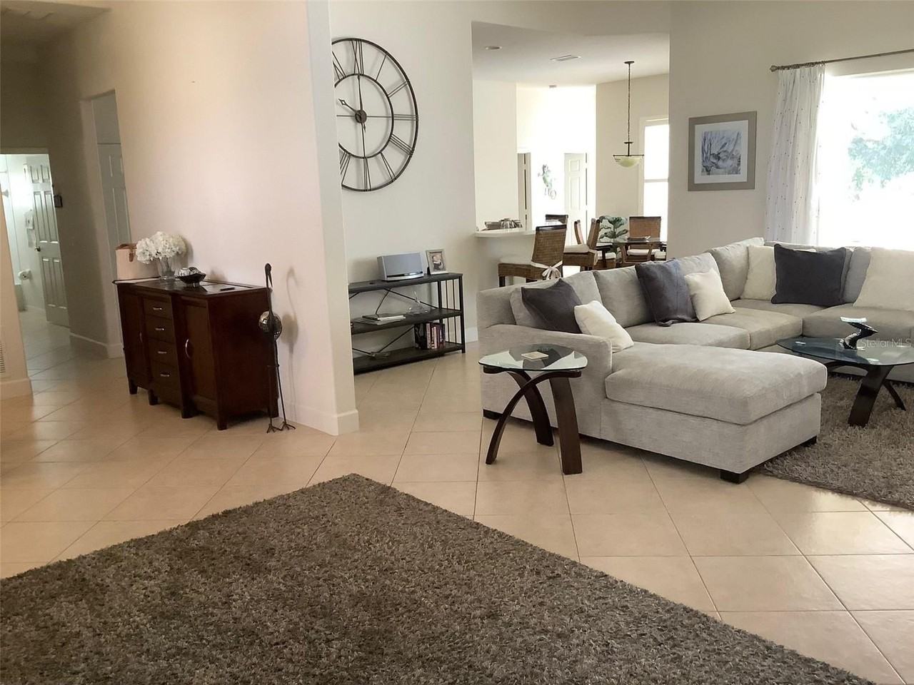 2933 Seasons Blvd - Photo 6 of 20