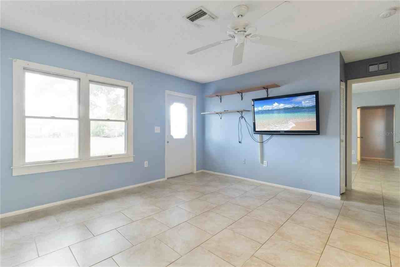 4268 Grobe St - Photo 7 of 34