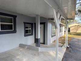 featured image of 822 S Lone Oak Dr #B