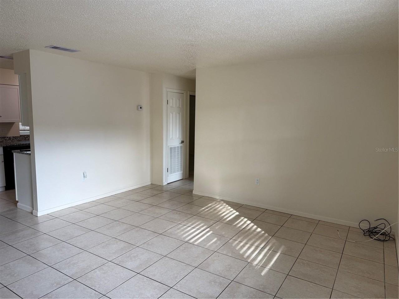 822 S Lone Oak Dr #B - Photo 4 of 20