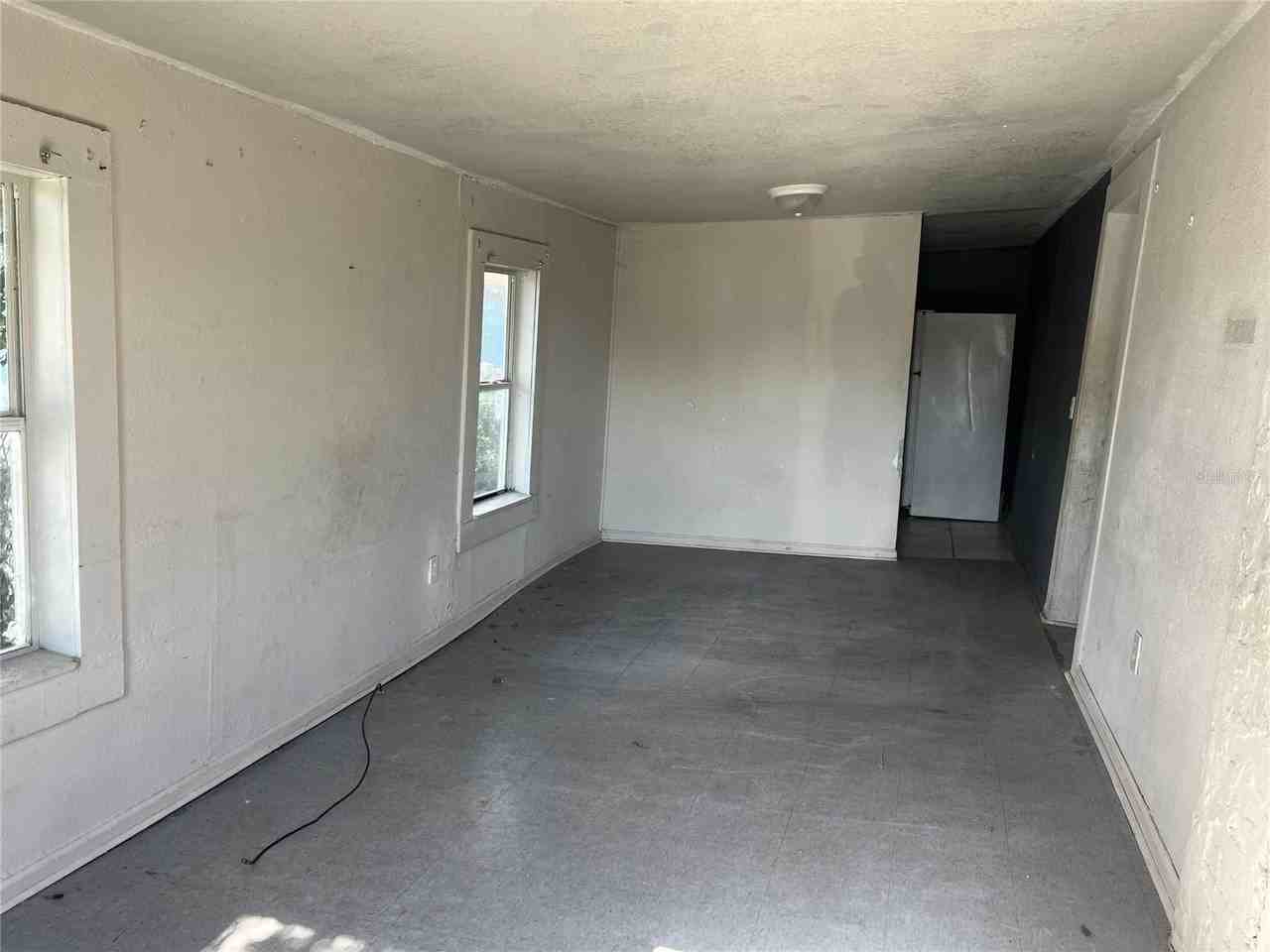 507 N 6th St - Photo 7 of 8