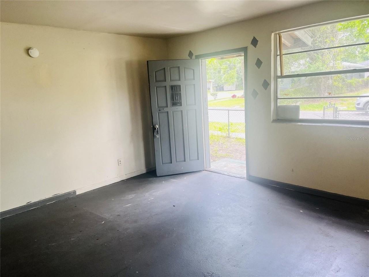 2120 Pullman Ave - Photo 4 of 8