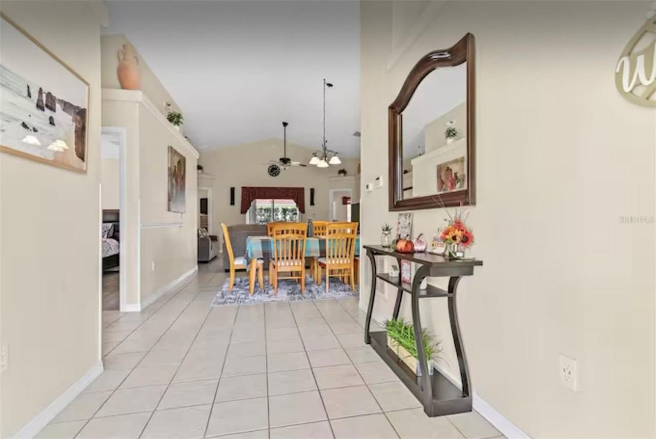 100 Cardinal Ct - Photo 4 of 27