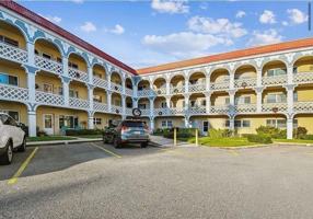 featured image of 2404 Florentine Way #32