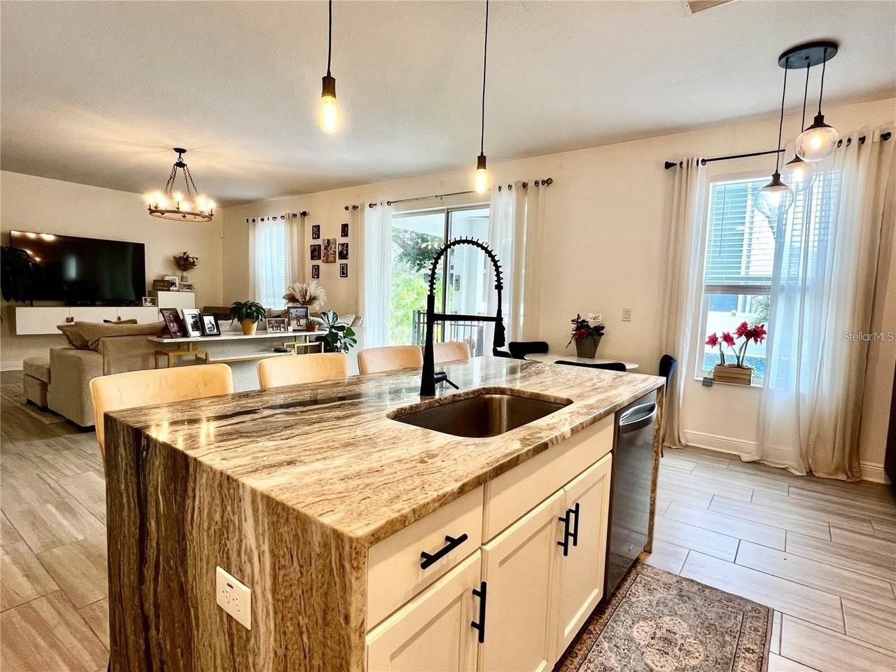 3704 W Wyoming Ave - Photo 4 of 25