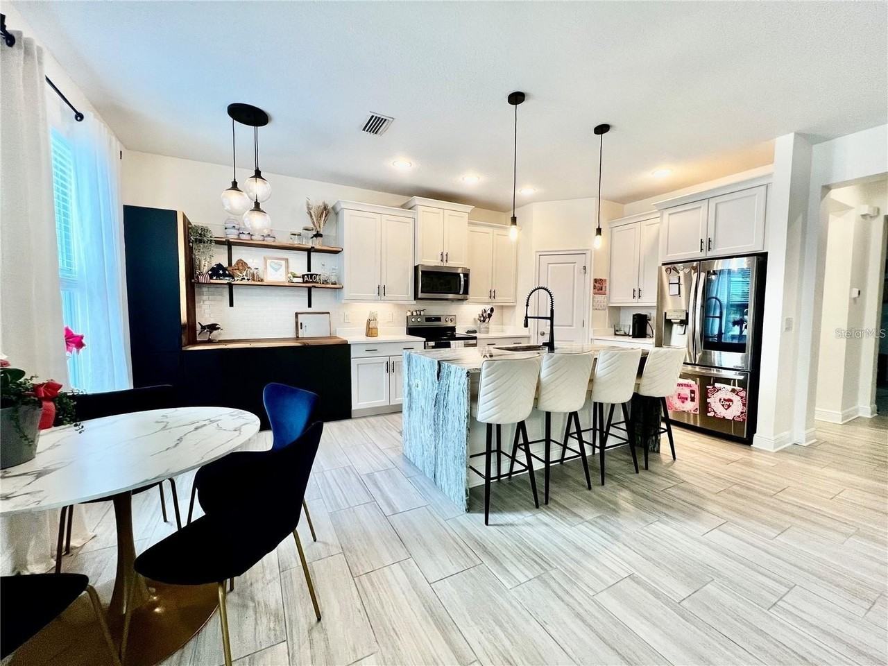 3704 W Wyoming Ave - Photo 5 of 25