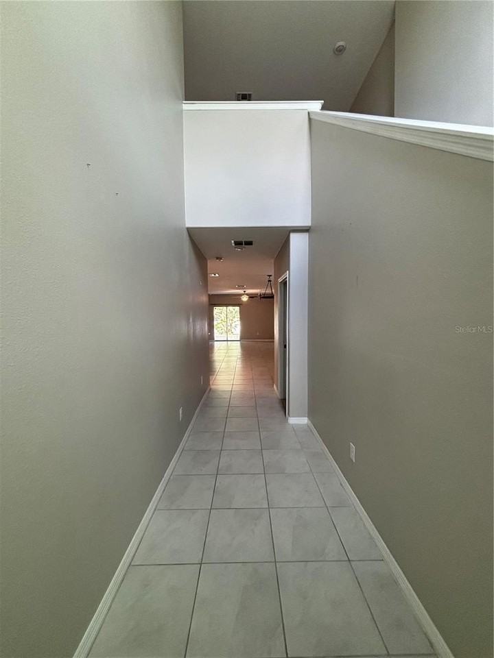 572 Argyll Dr - Photo 2 of 25