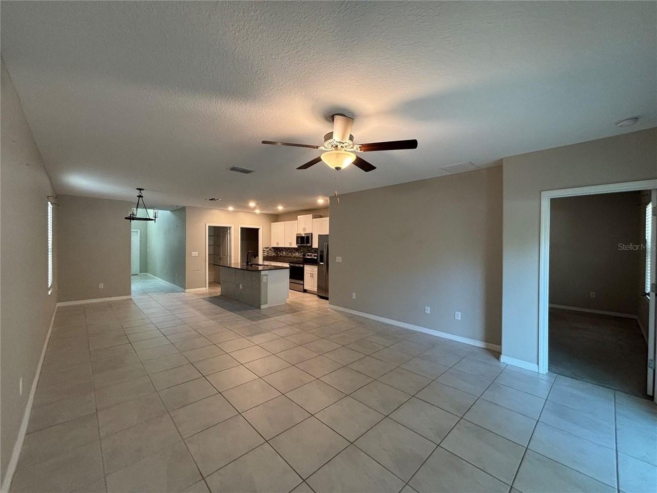 572 Argyll Dr - Photo 4 of 25