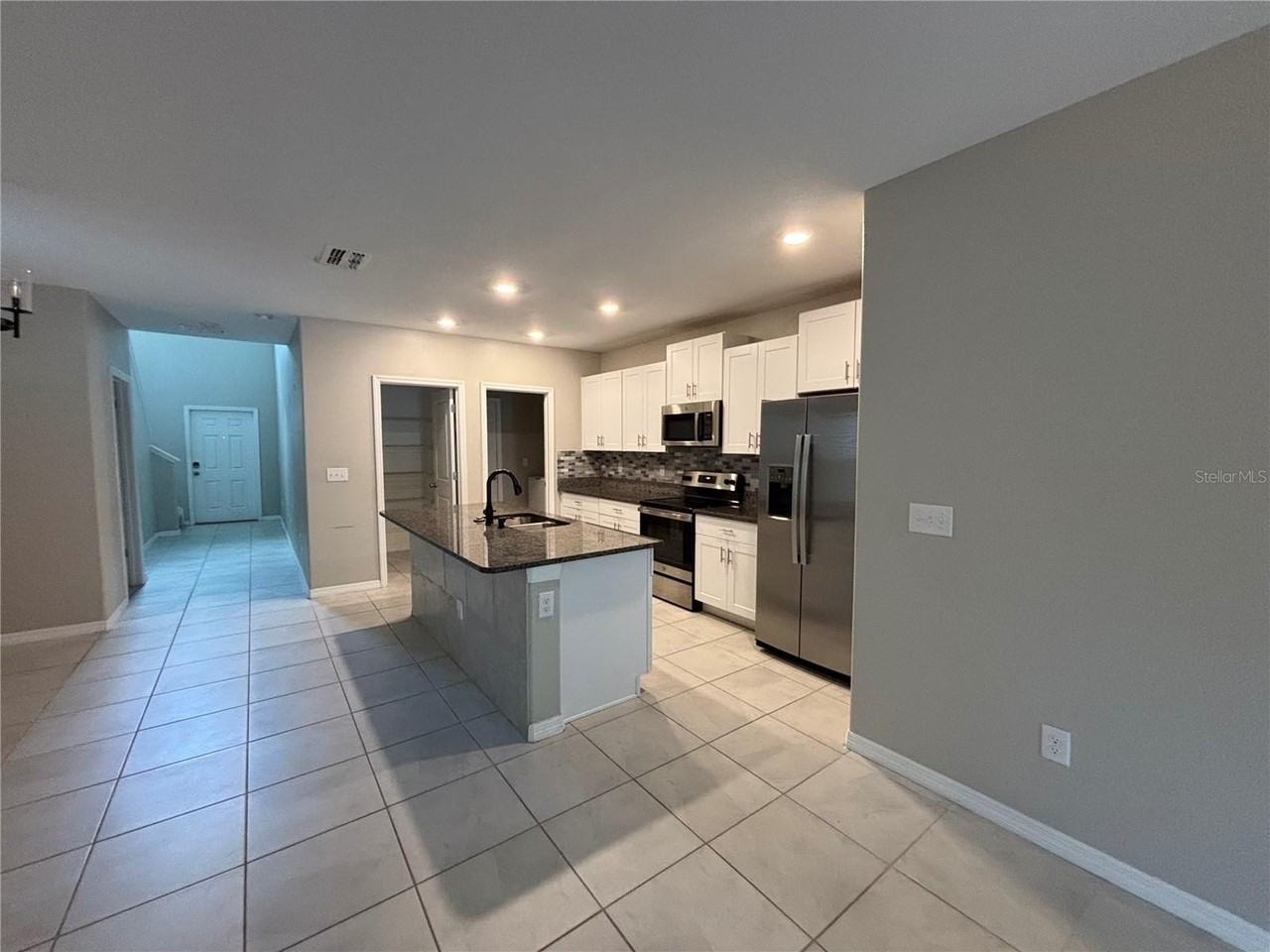 572 Argyll Dr - Photo 5 of 25