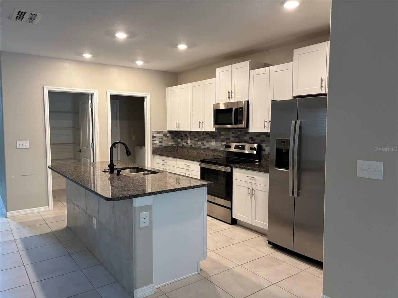 572 Argyll Dr - Photo 6 of 25