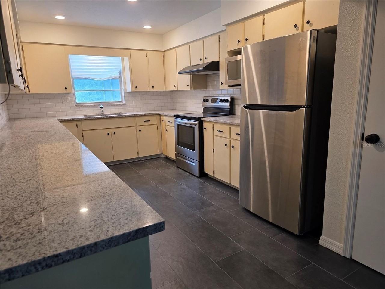 5611 6th St - Photo 3 of 50