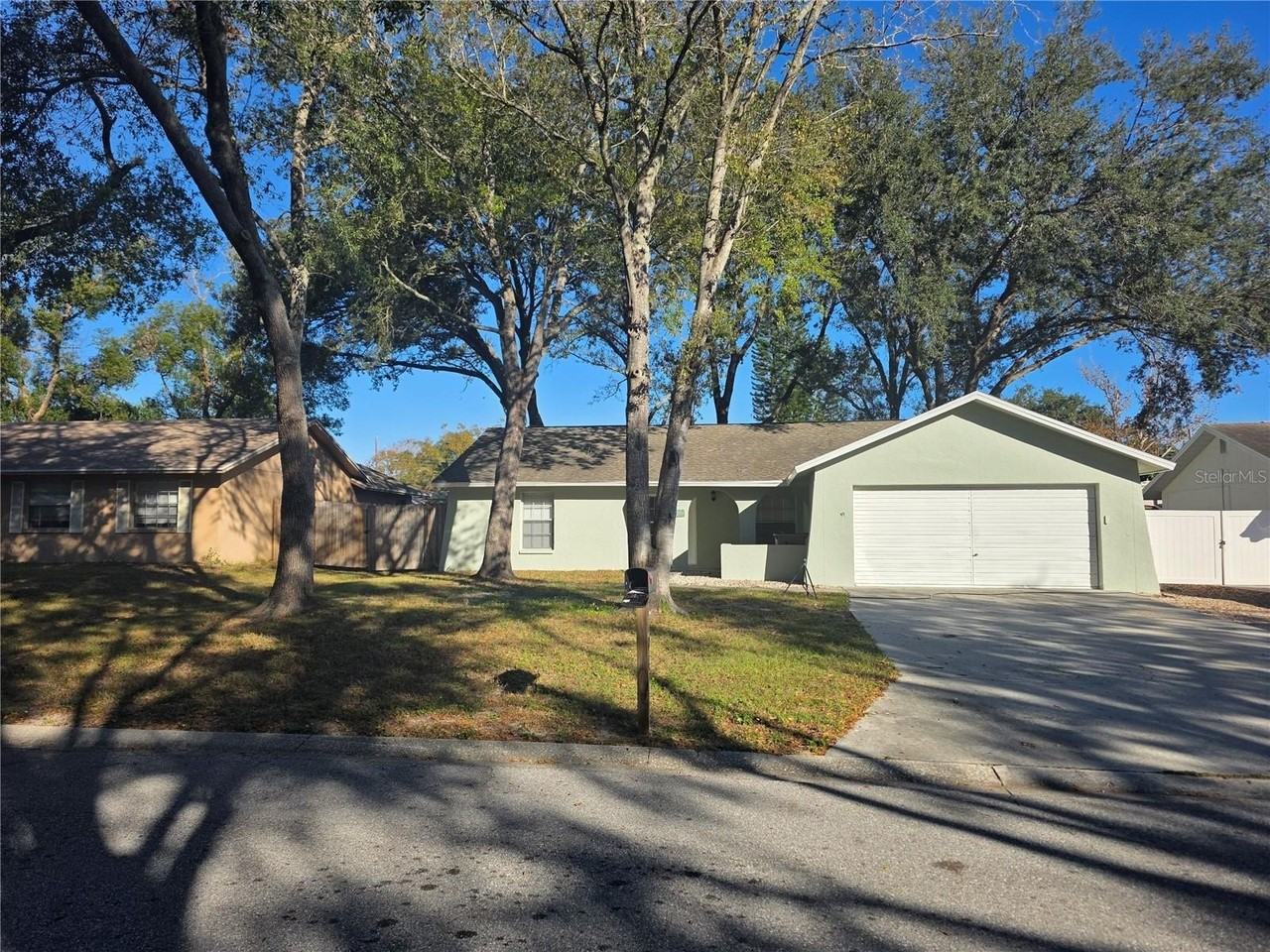 7604 N Sanibel Cir - Photo 2 of 20