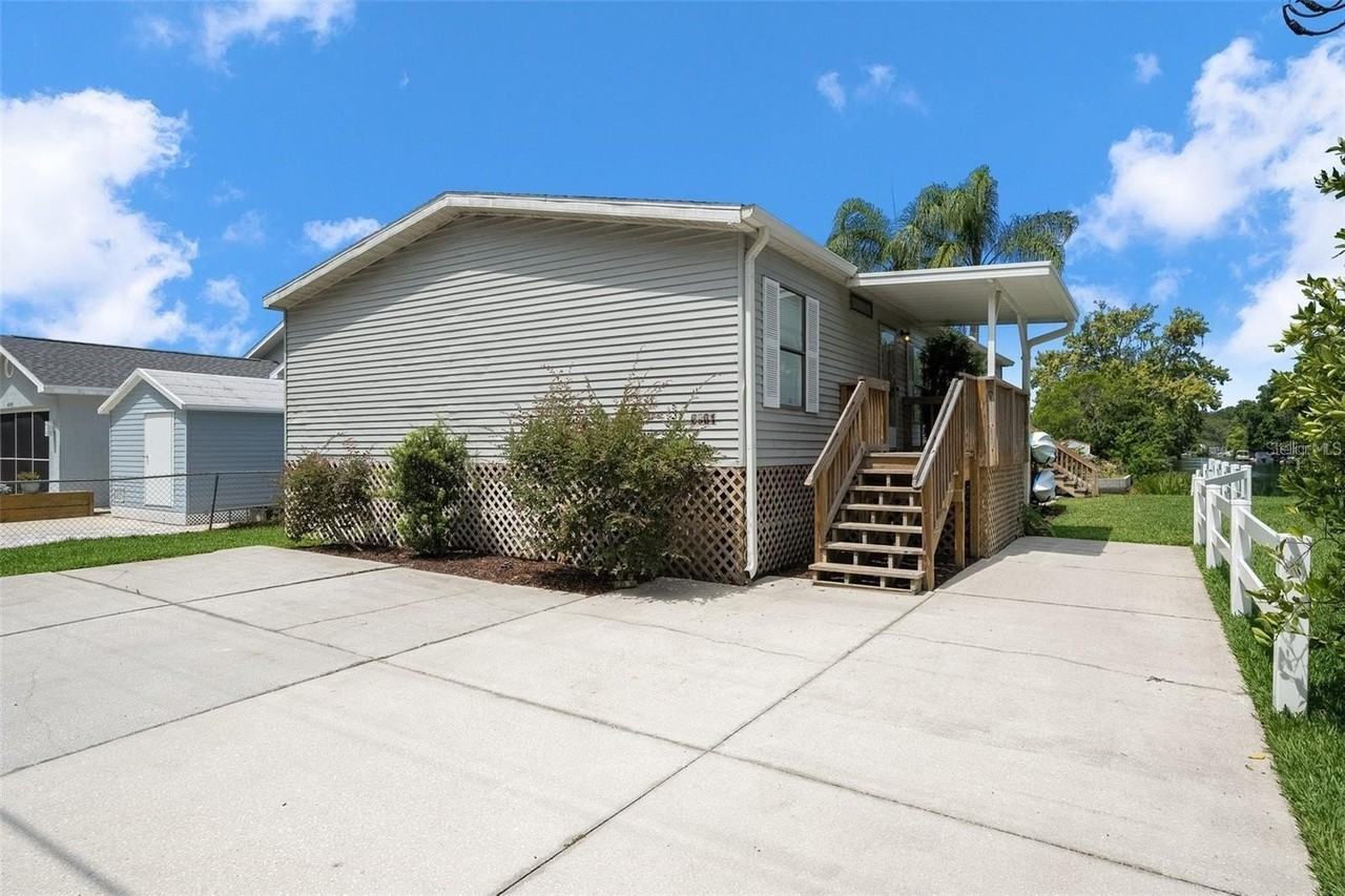 6901 E Richard Dr - Photo 2 of 50