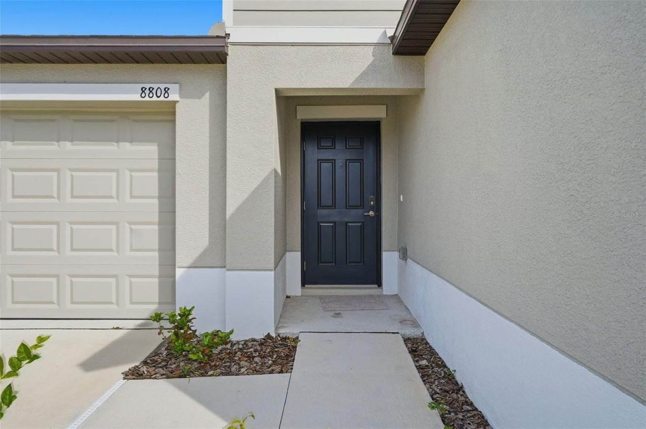 8808 Bay Leaf Dr - Photo 2 of 32