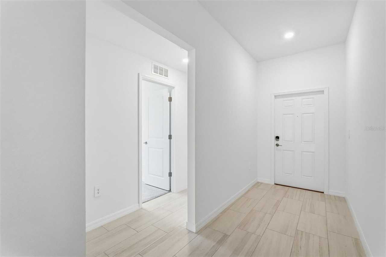 8808 Bay Leaf Dr - Photo 4 of 32