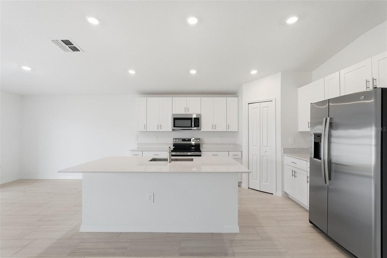 8808 Bay Leaf Dr - Photo 5 of 32