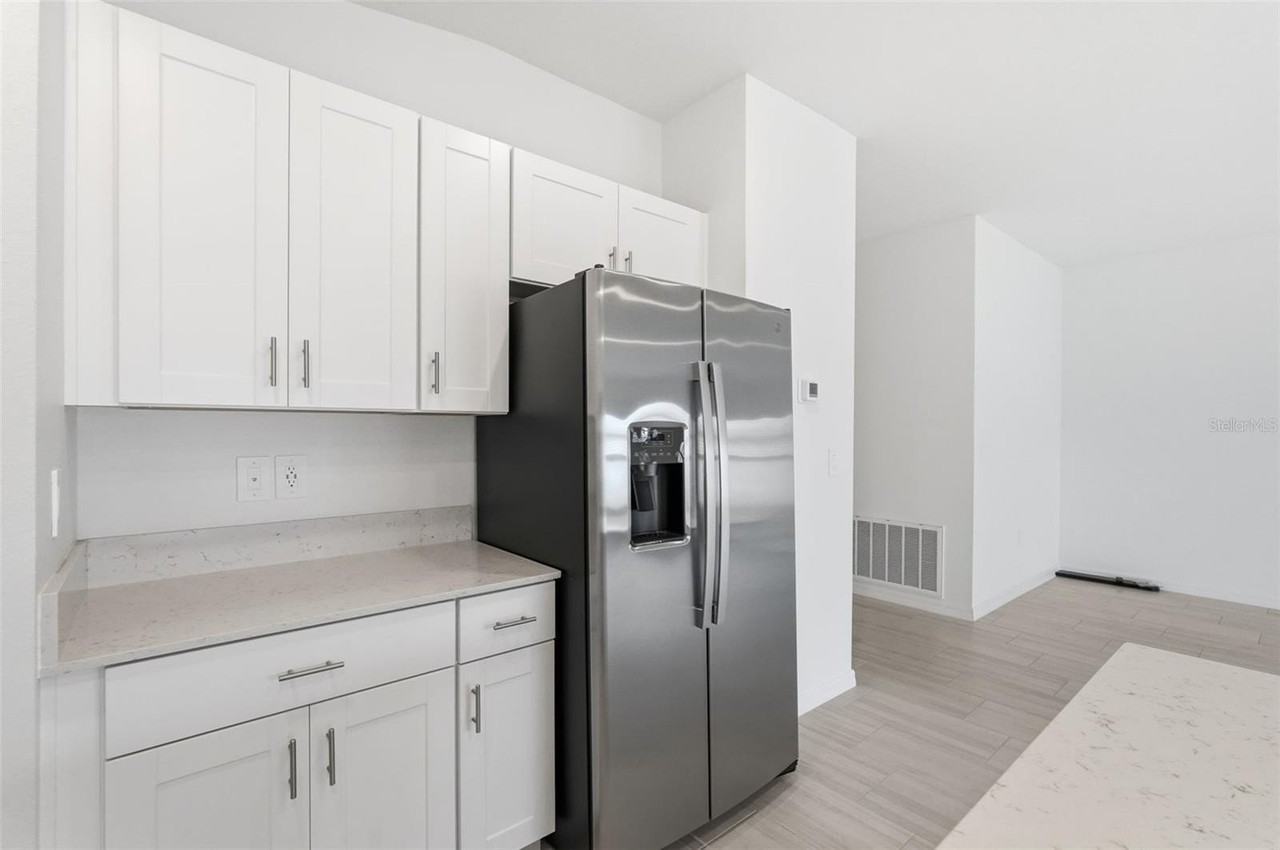 8808 Bay Leaf Dr - Photo 7 of 32