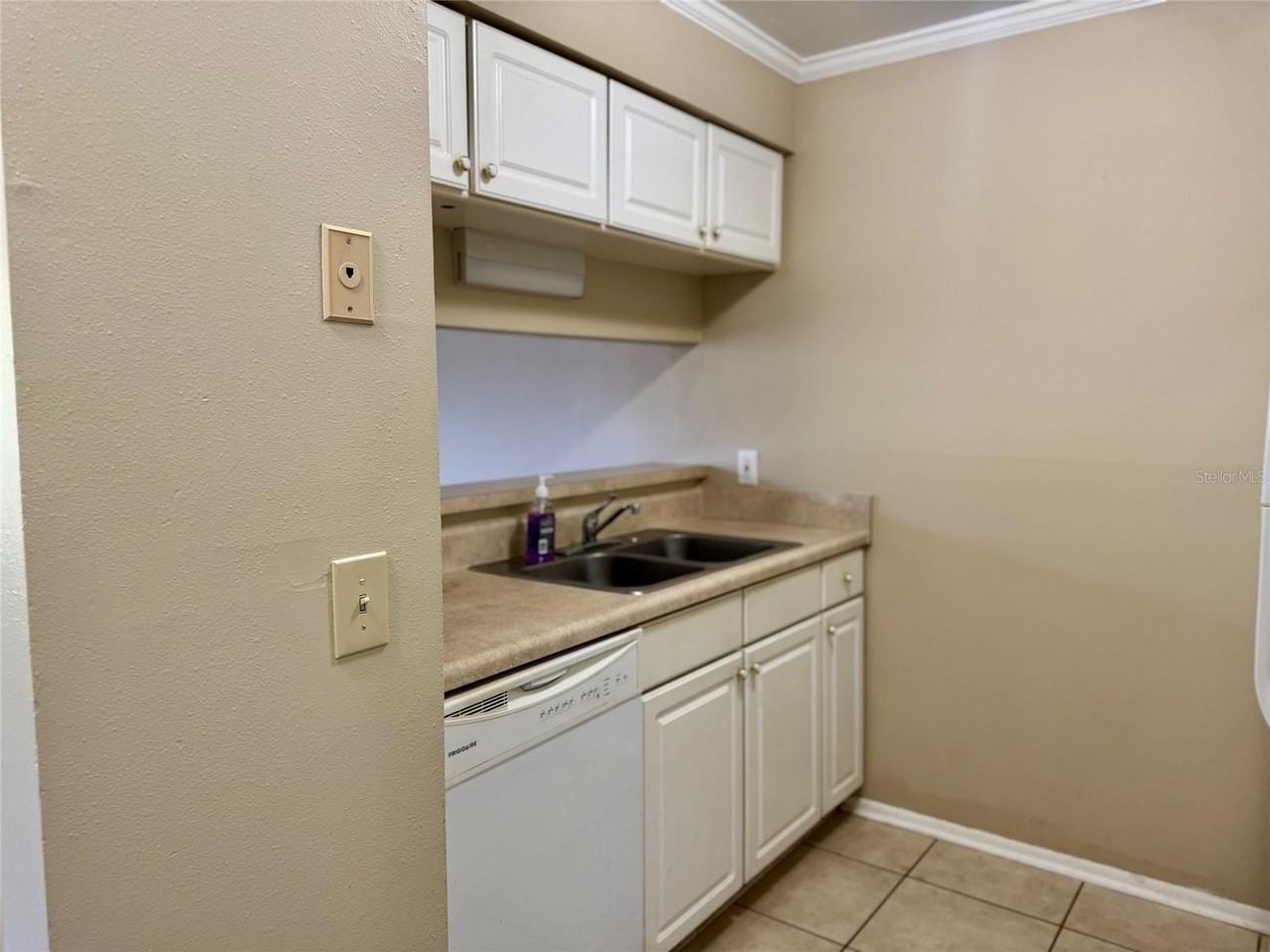 14313 Hanging Moss Cir #201 - Photo 5 of 19