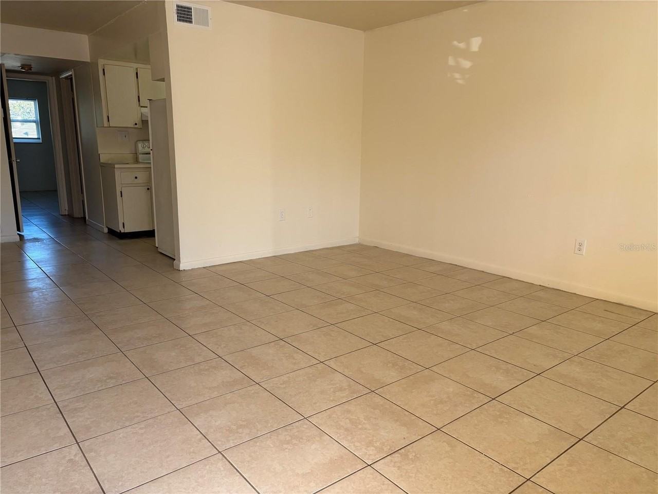 1008 Pinellas St #11 - Photo 4 of 22