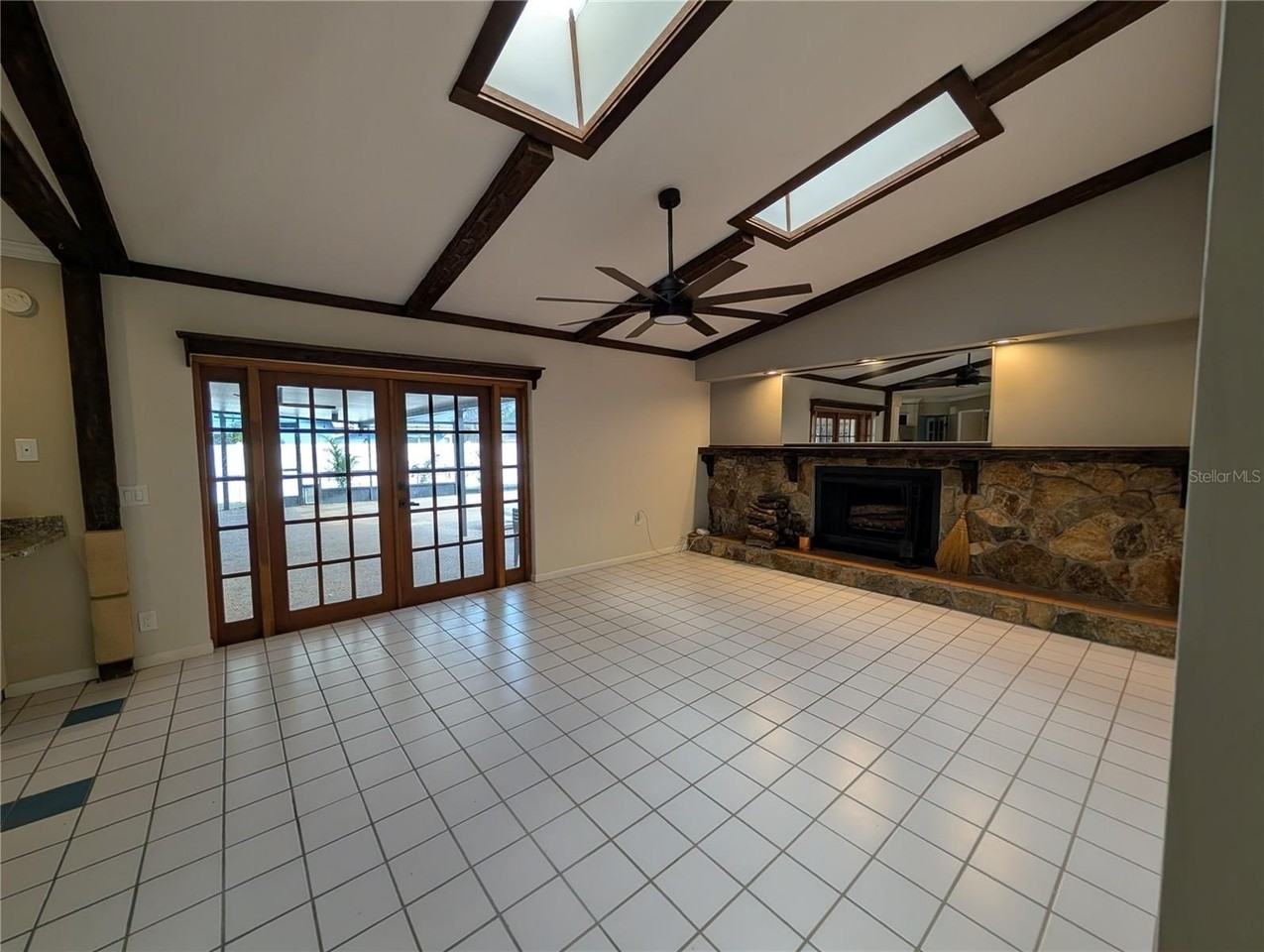 1117 Lakemont Dr - Photo 4 of 36