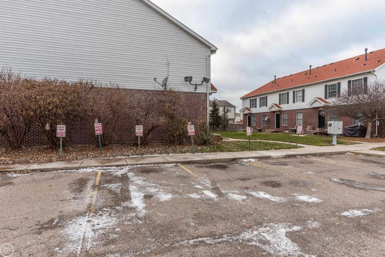 25523 Knoll Dr - Photo 3 of 21