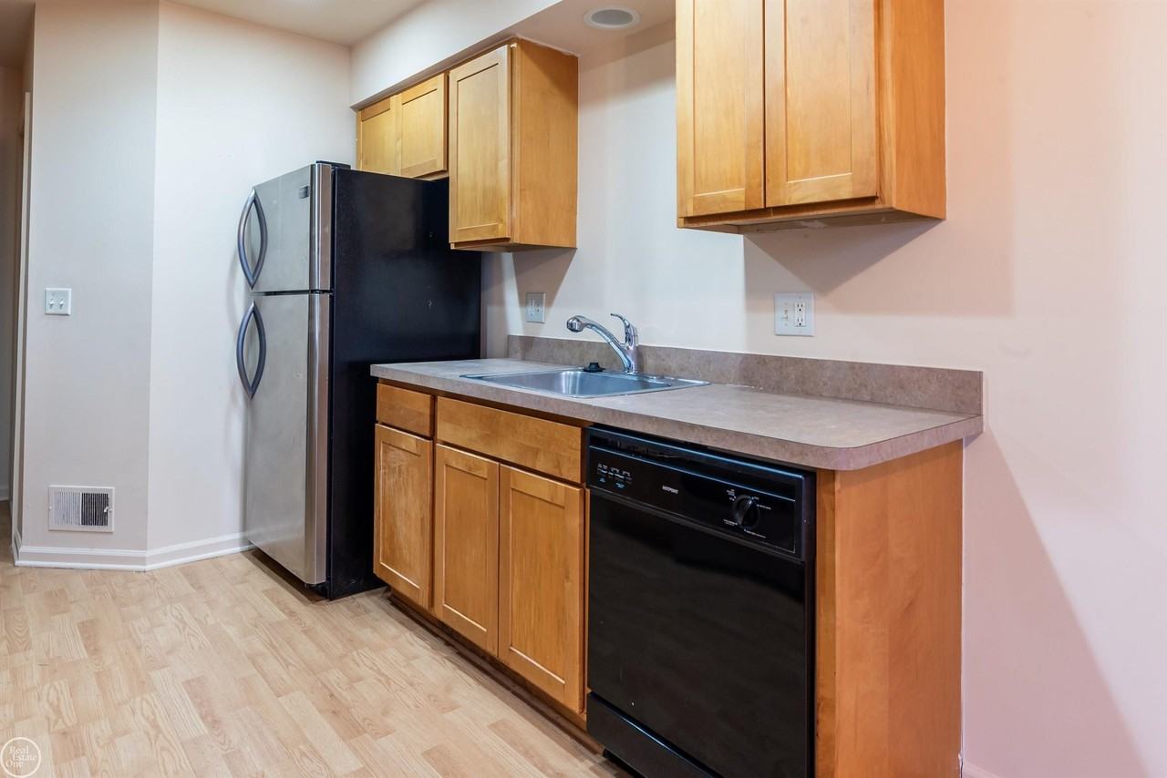 25523 Knoll Dr - Photo 4 of 21