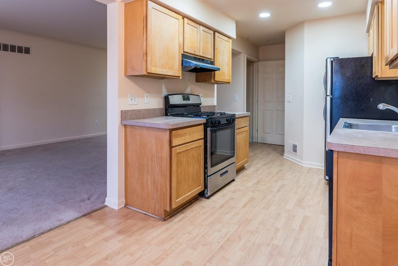 25523 Knoll Dr - Photo 6 of 21