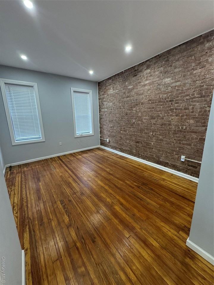 299 Malcolm X Blvd - Photo 2 of 14