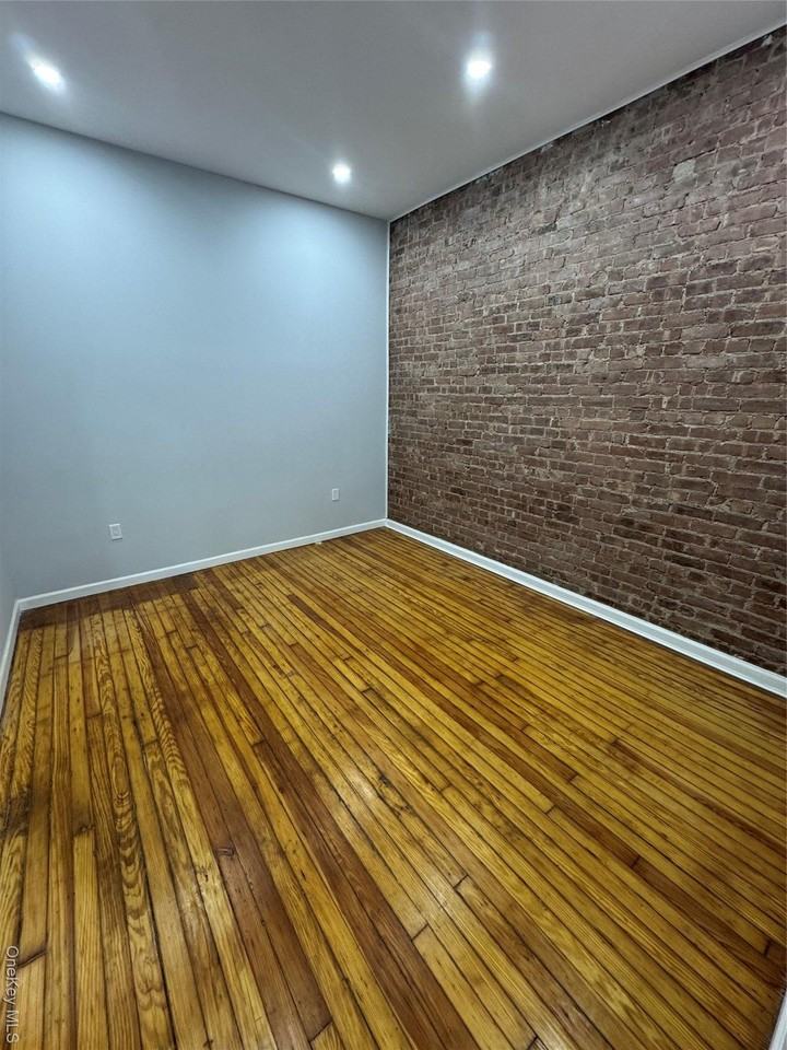 299 Malcolm X Blvd - Photo 4 of 14