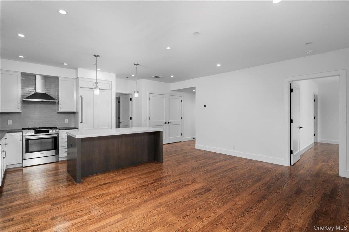 422 E Boston Post Rd Apt 301 #301 - Photo 5 of 23