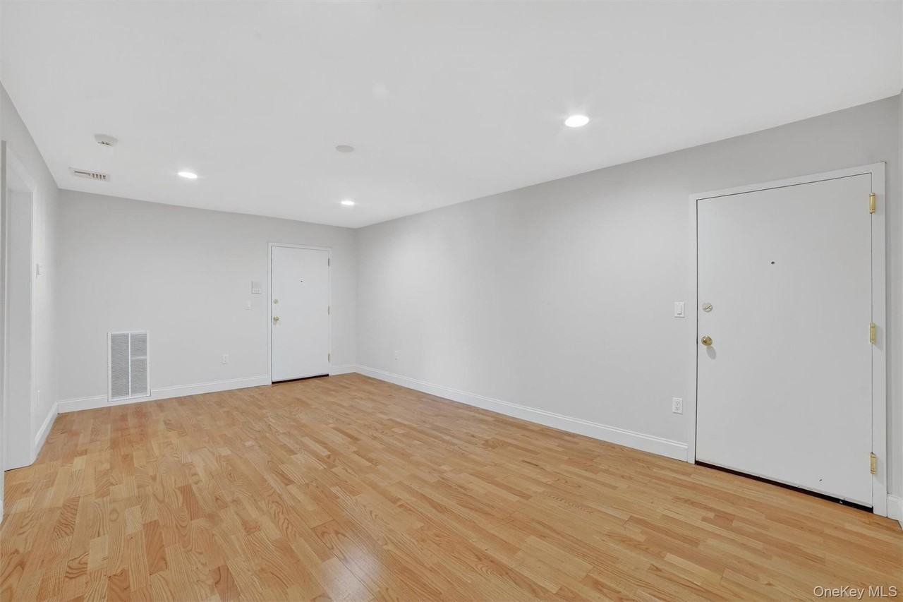 142 Bannon Ave Apt 3 #3 - Photo 3 of 28