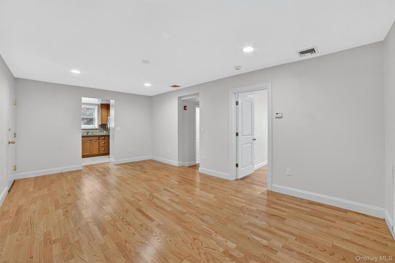 142 Bannon Ave Apt 3 #3 - Photo 5 of 28