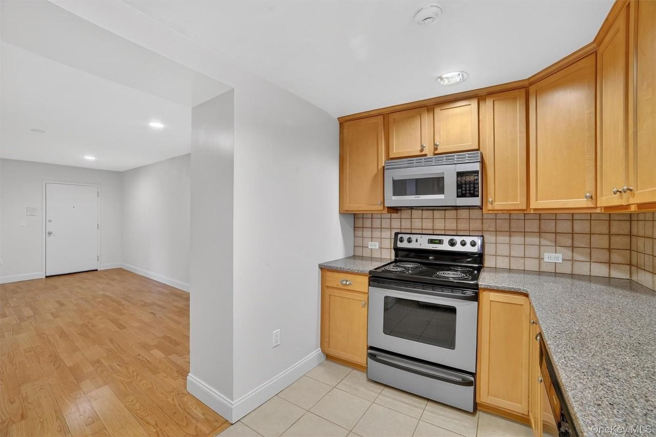 142 Bannon Ave Apt 3 #3 - Photo 7 of 28