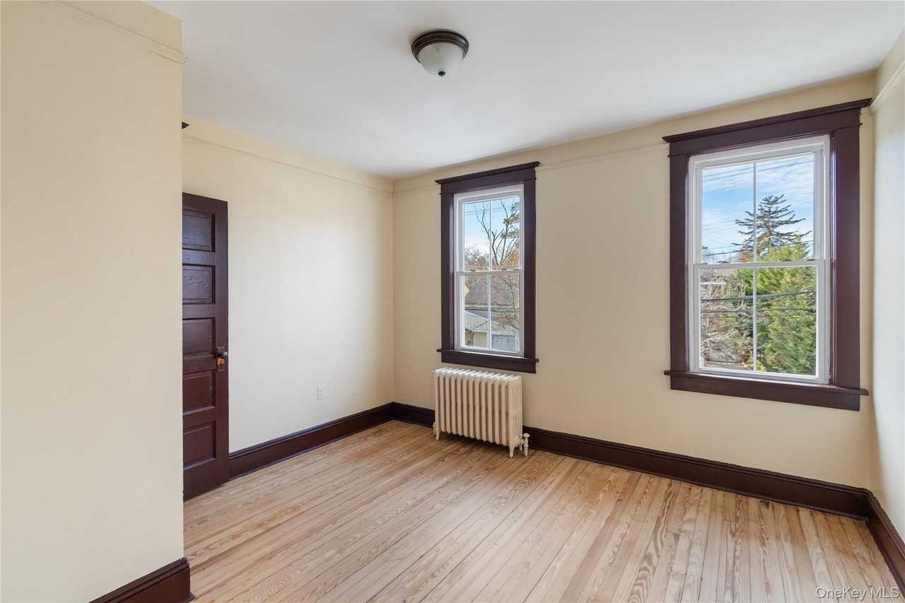 226 Glen Cove Ave Apt 2 #2 - Photo 7 of 11