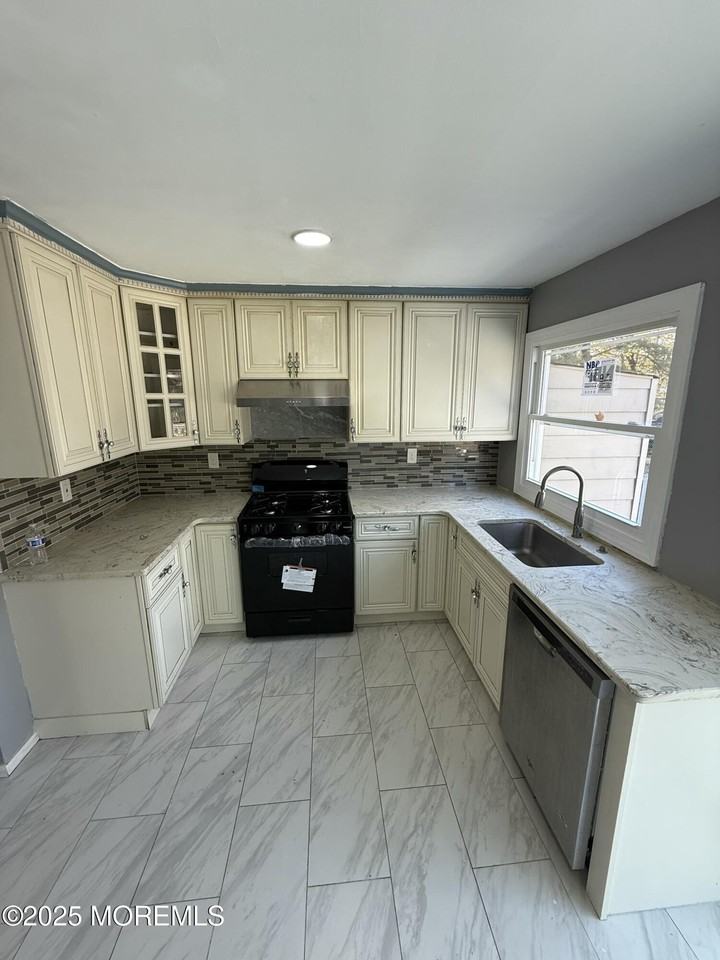 127 Mill St - Photo 5 of 25