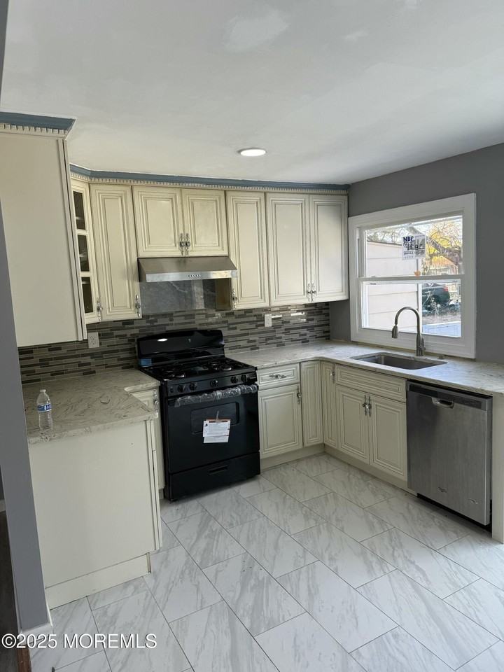 127 Mill St - Photo 6 of 25