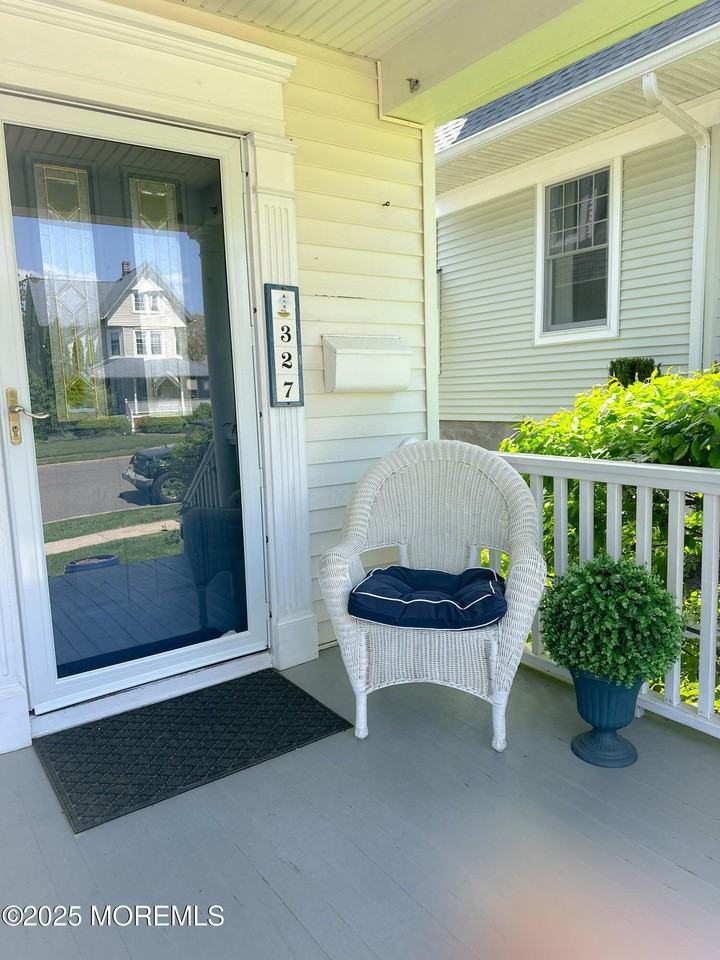 327 Woodland Ave - Photo 2 of 28