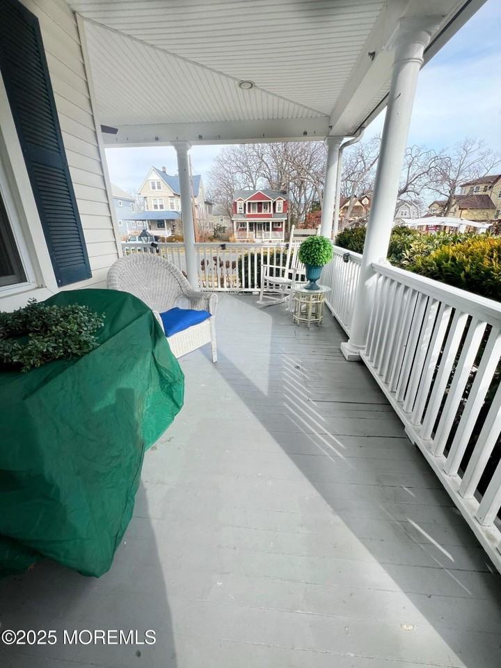 327 Woodland Ave - Photo 5 of 28