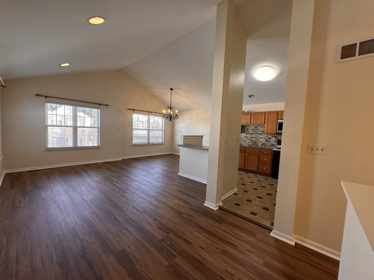 437 Pine Lake Cir - Photo 4 of 15