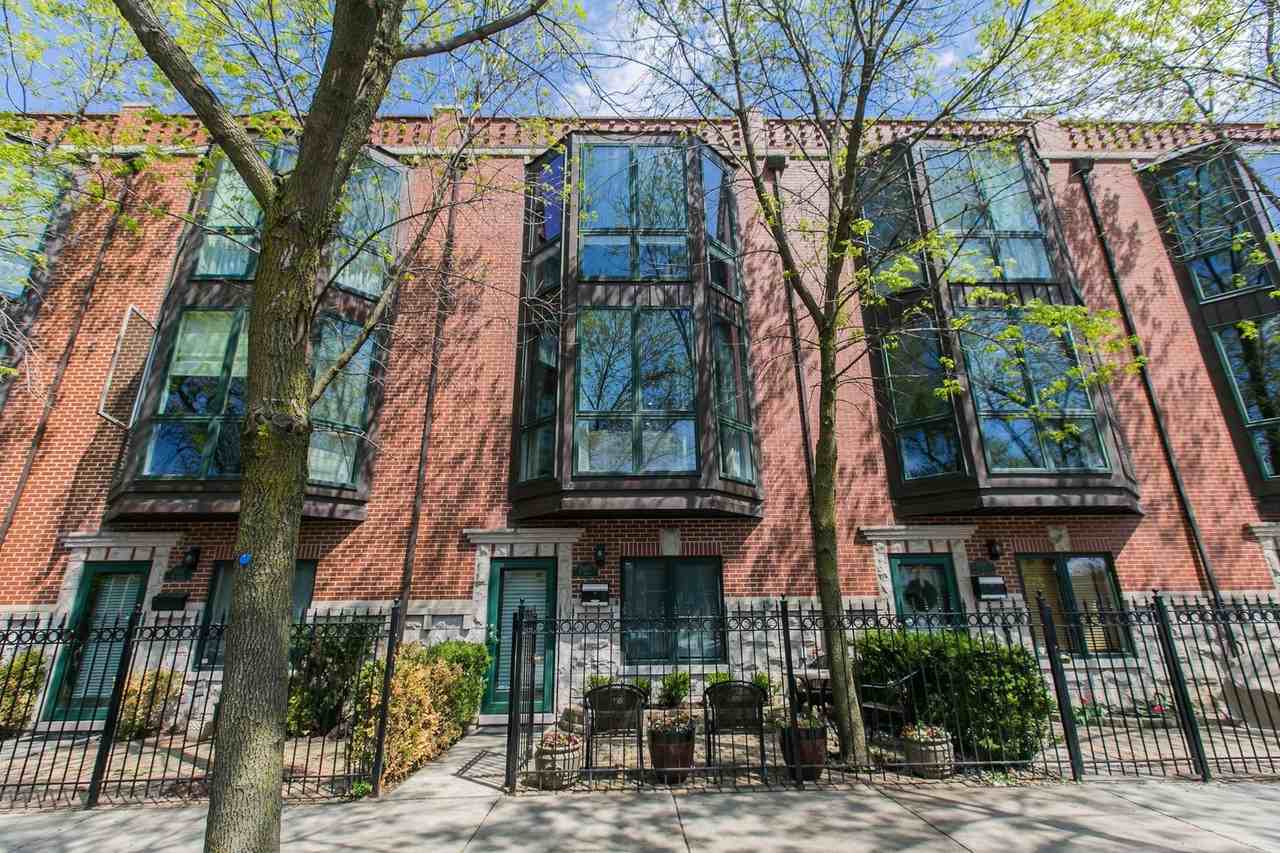 2005 N Hoyne Ave - Photo 2 of 22