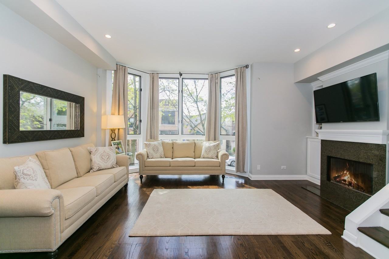 2005 N Hoyne Ave - Photo 3 of 22