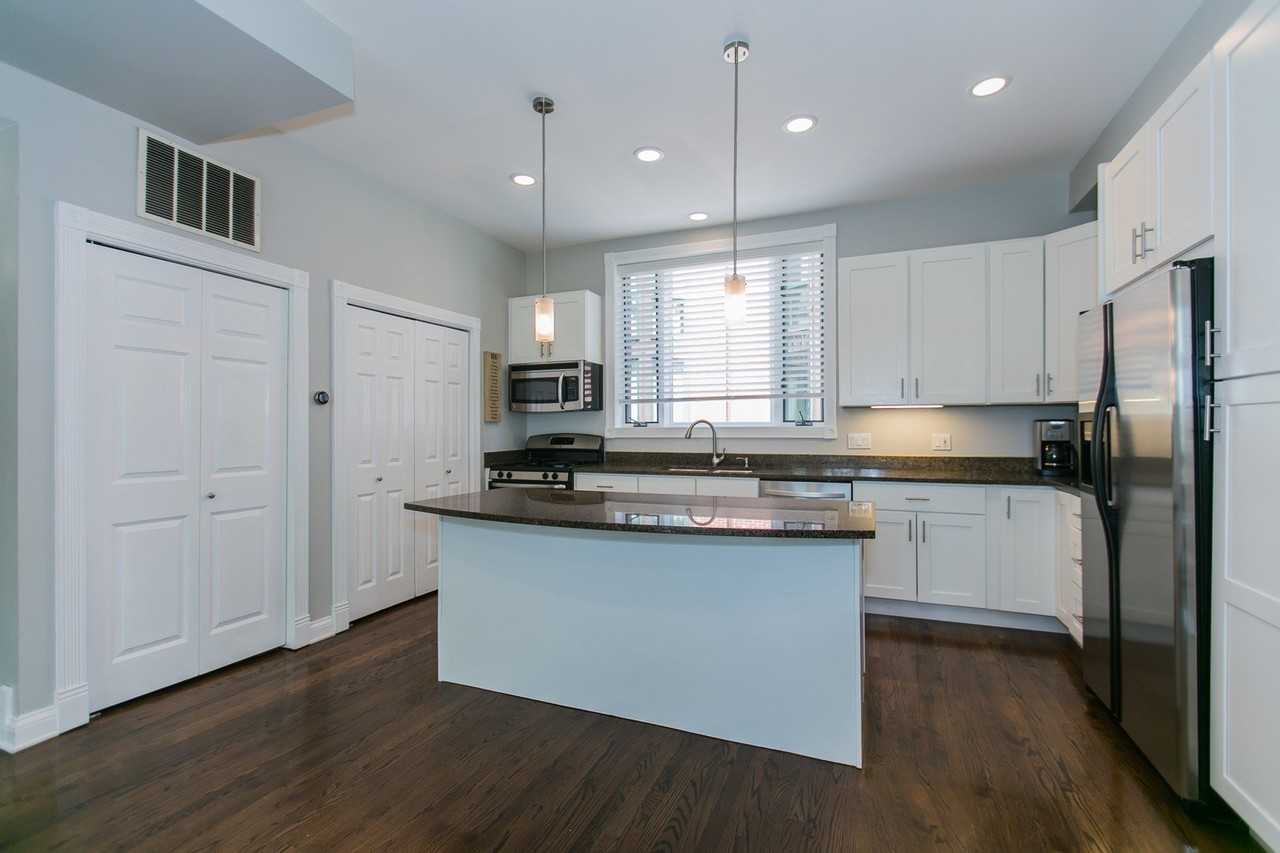 2005 N Hoyne Ave - Photo 7 of 22