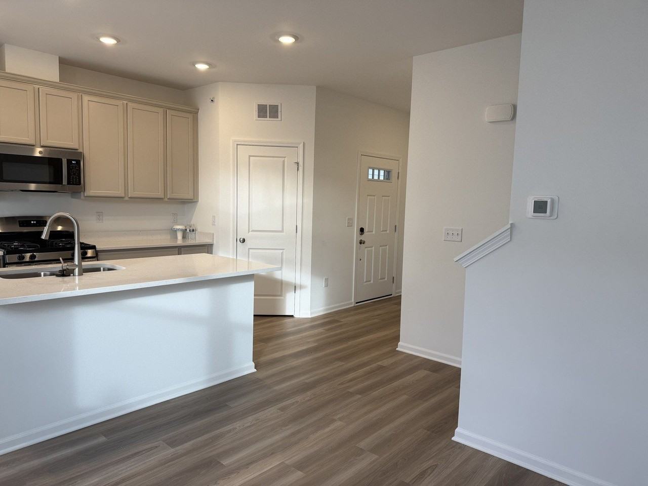 302 Kingsport Dr Unit 302 #302 - Photo 5 of 25