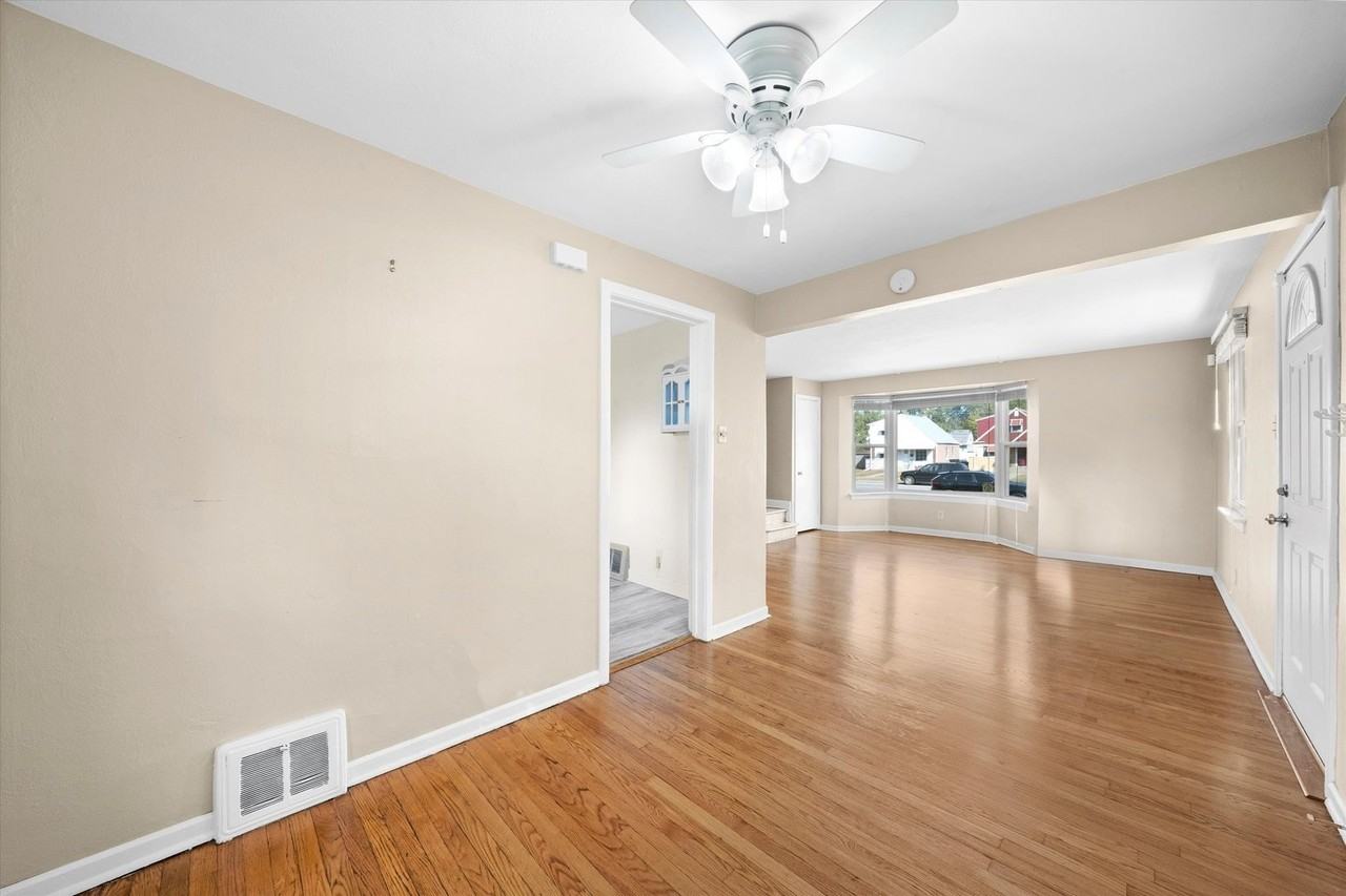 1380 Wentworth Ave - Photo 2 of 25