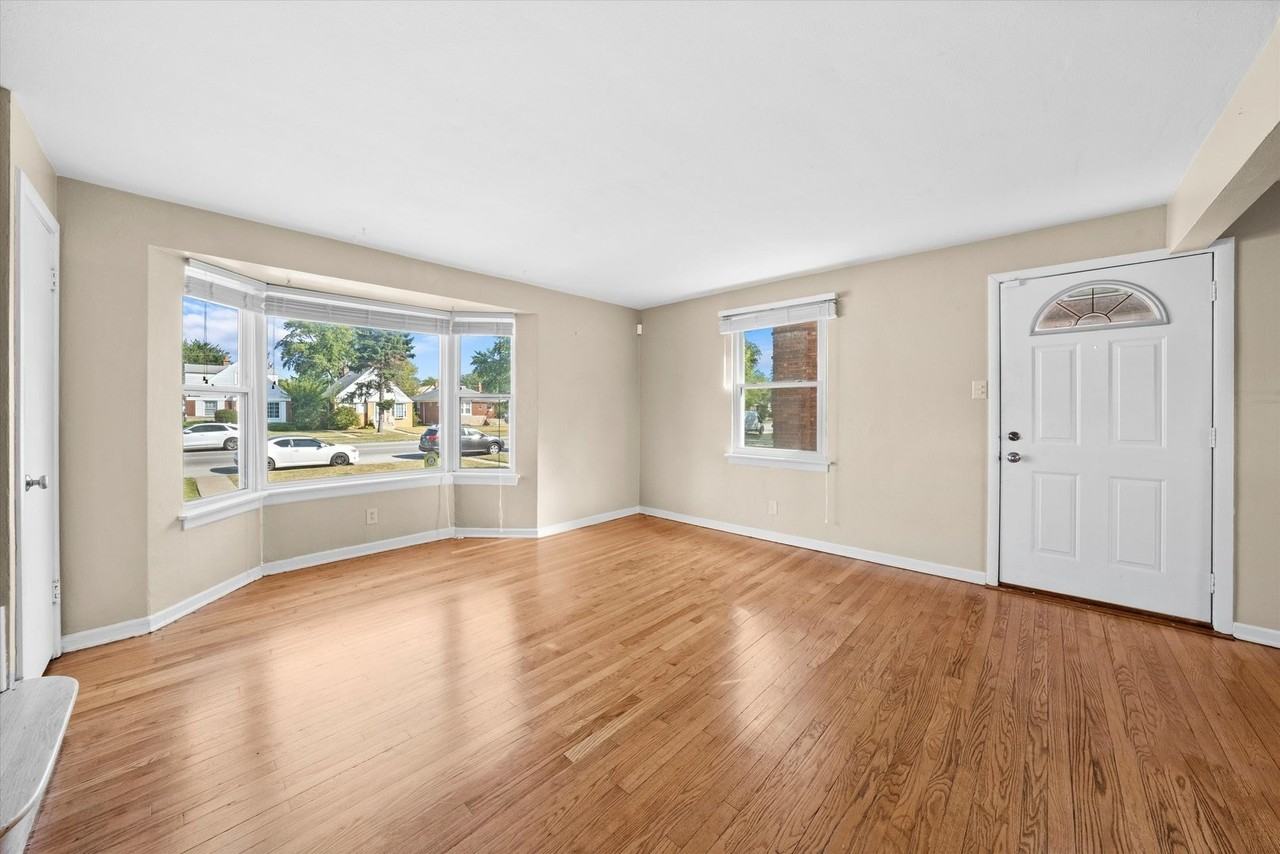 1380 Wentworth Ave - Photo 6 of 25